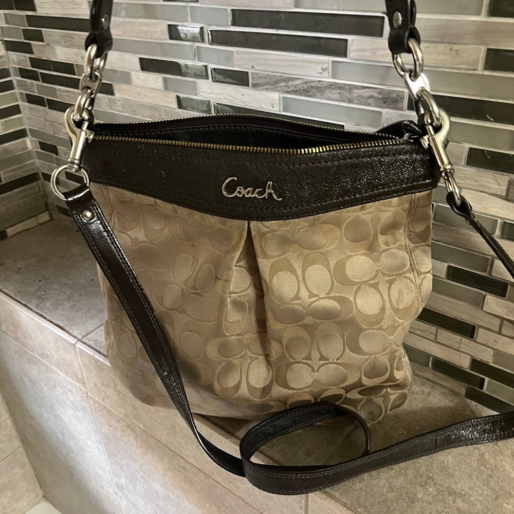 100% authentic  Coach Crossbody